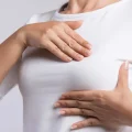 کاهش حس نوک سینه بعد از جراحی پروتز سینه